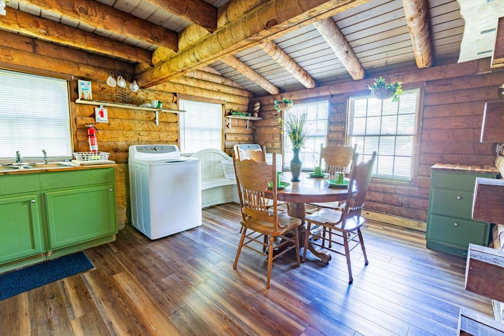 Authentic Log Cabin Mins From Chatts Best Sites Villa Chattanooga Exterior photo